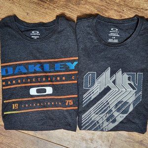 OAKLEY - Two Men's Gray T-Shirts - Large